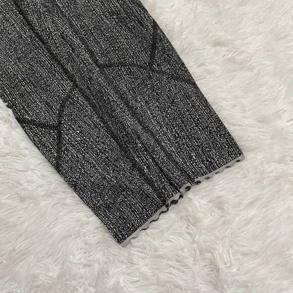 Women Lululemon Tight Stuff Tight II (25") Salt Alpine White Black Size 6 - Picture 4 of 12